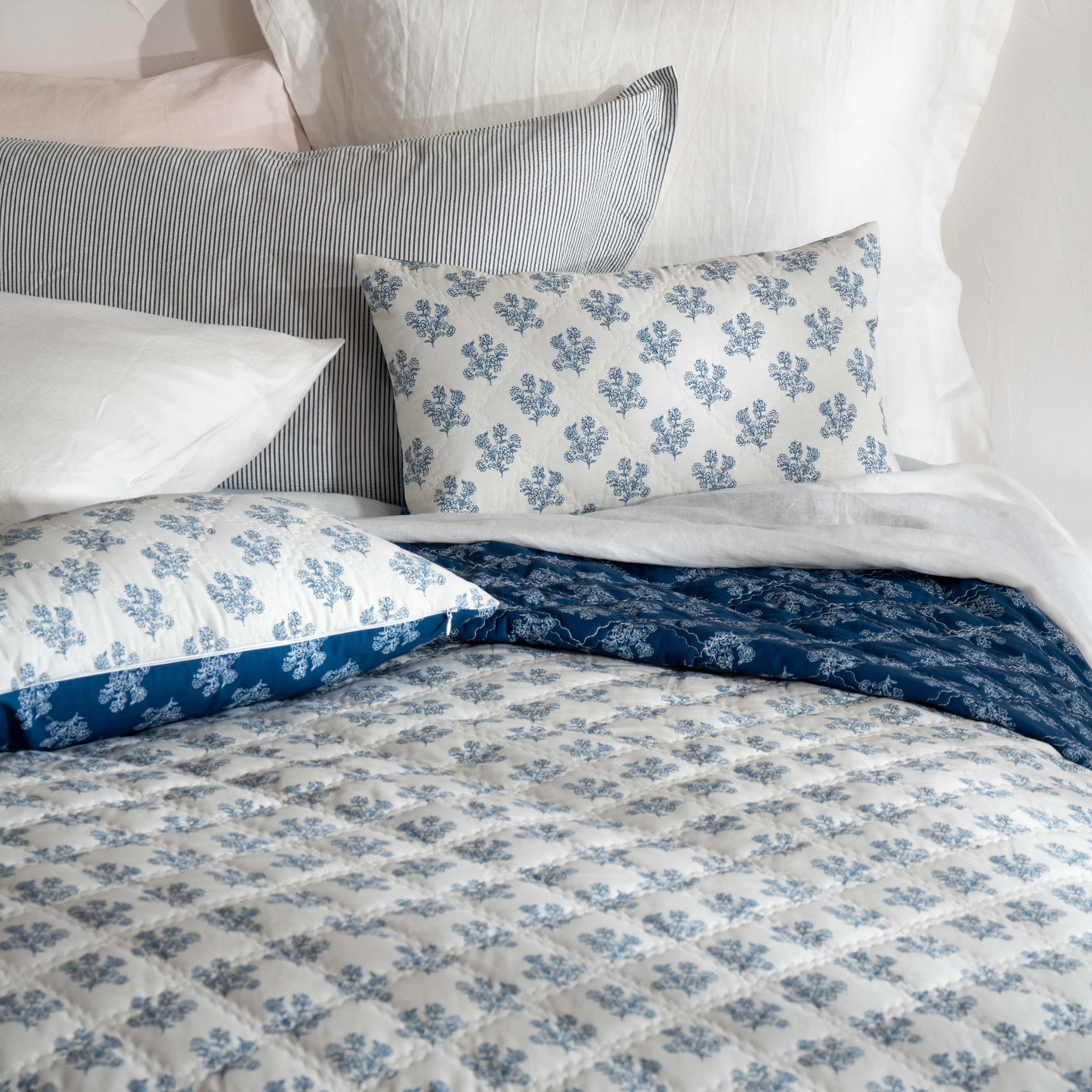 Midnight Blue Reversible Floral Print Bedspread - Image 3